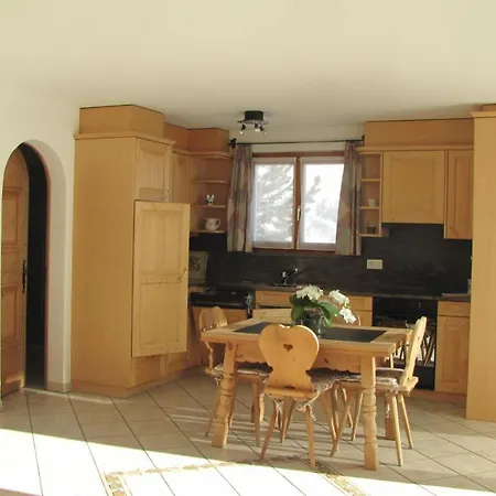 Chesa Ovelin Apartamento Pontresina