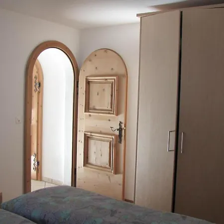 Chesa Ovelin Apartment *